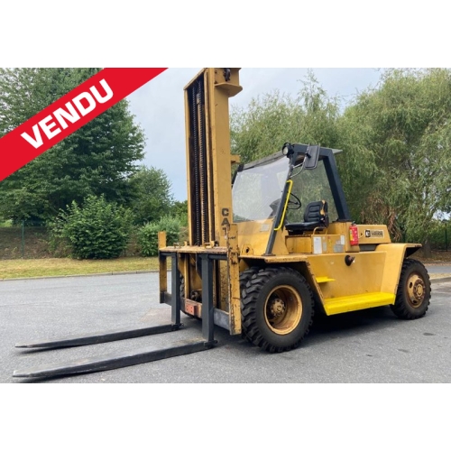 Chariot élévateur thermique d'occasion CATERPILLAR 9000 kg