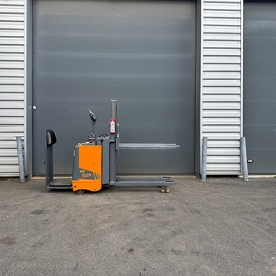 Transpalette électrique d'occasion 2000 kg OMG
